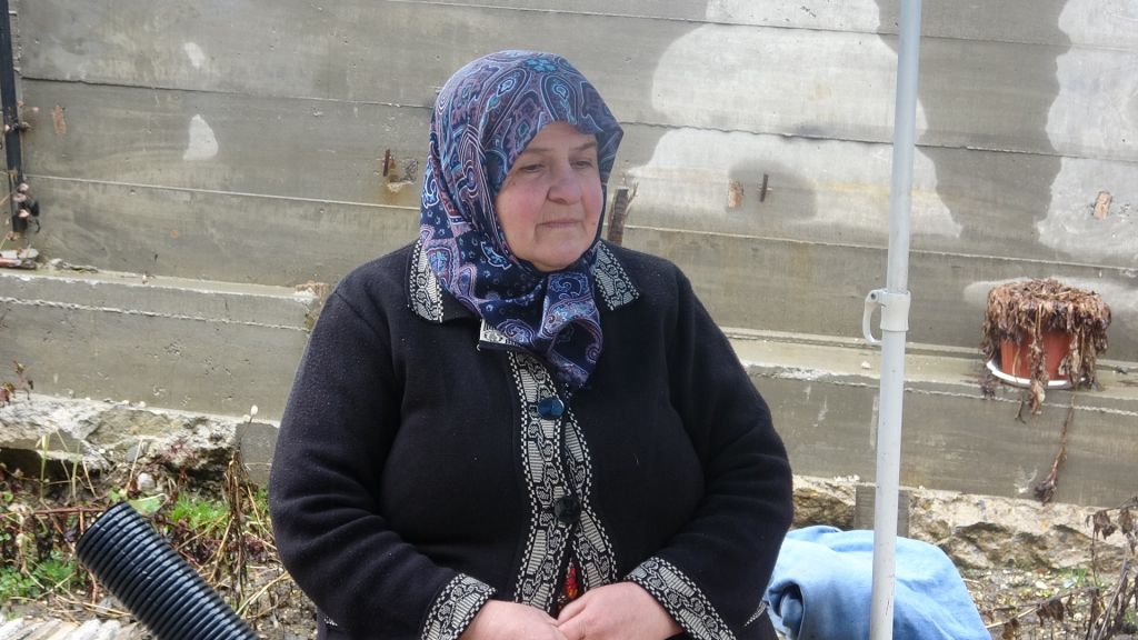 KIZILAĞIL KÖYÜ'NDE KORKU VE ENDİŞE HAKİM... BÖLGE SÜREKLİ SALLANIYOR... HABER YAPTIĞIMIZ ANLARDA PEŞ PEŞE 2 DEPREM OLDU....