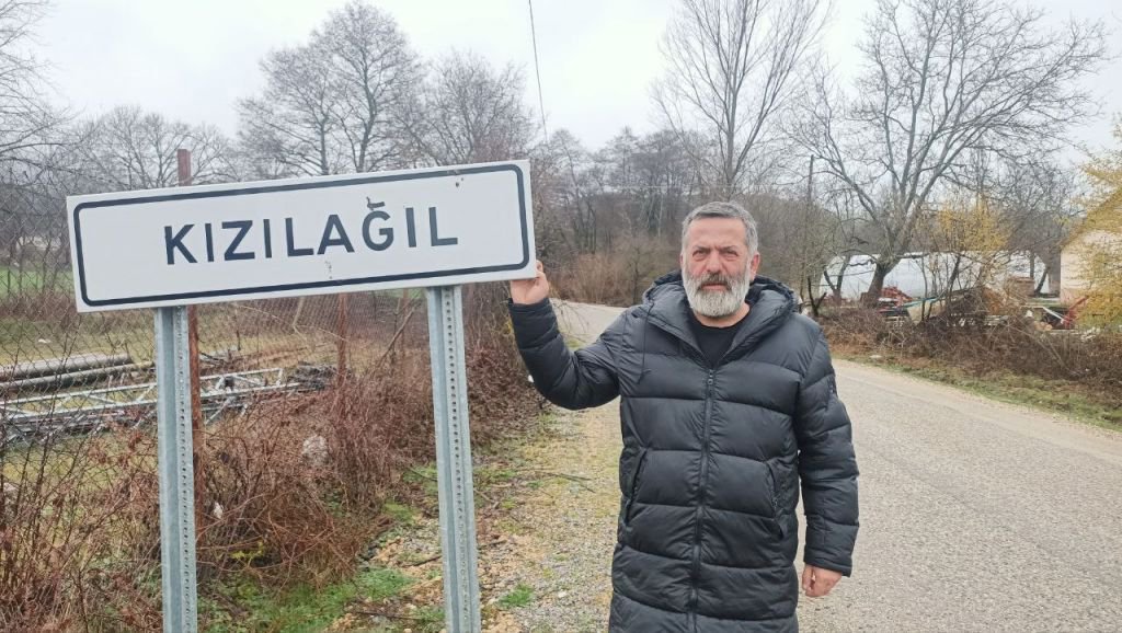 KIZILAĞIL KÖYÜ'NDE KORKU VE ENDİŞE HAKİM... BÖLGE SÜREKLİ SALLANIYOR... HABER YAPTIĞIMIZ ANLARDA PEŞ PEŞE 2 DEPREM OLDU....