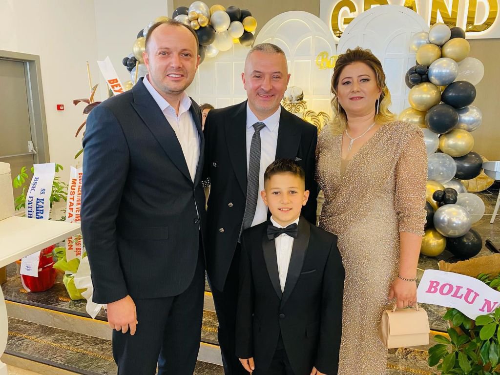 KOLLUDEMİROĞLU AİLESİNİN MUTLU GÜNÜ....