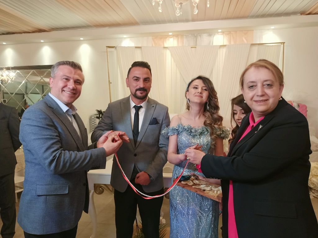 MUTLULUKLAR DİLİYORUZ