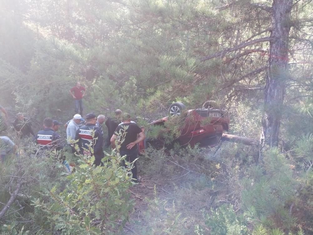 OTOMOBİL 30 METREDEN UÇTU, 4 KİŞİ YARALANDI