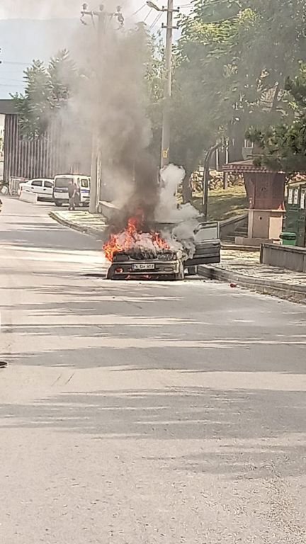 OTOMOBİL ALEV ALEV YANDI...