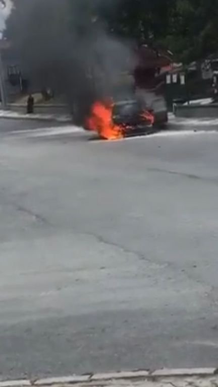 OTOMOBİL ALEV ALEV YANDI...