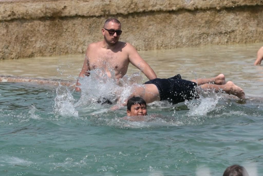 SICAKTAN BUNALAN SOLUĞU AKKAYA'DA ALDI...