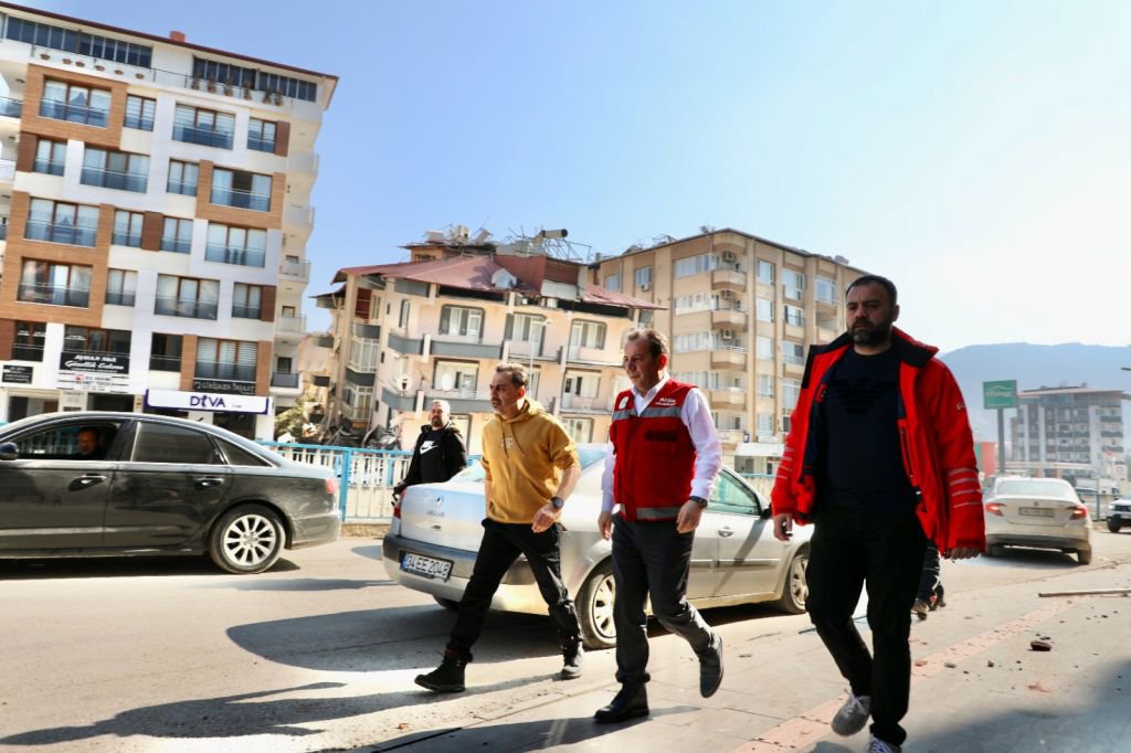 TANJU ÖZCAN YENİDEN DEPREM BÖLGESİNDE...