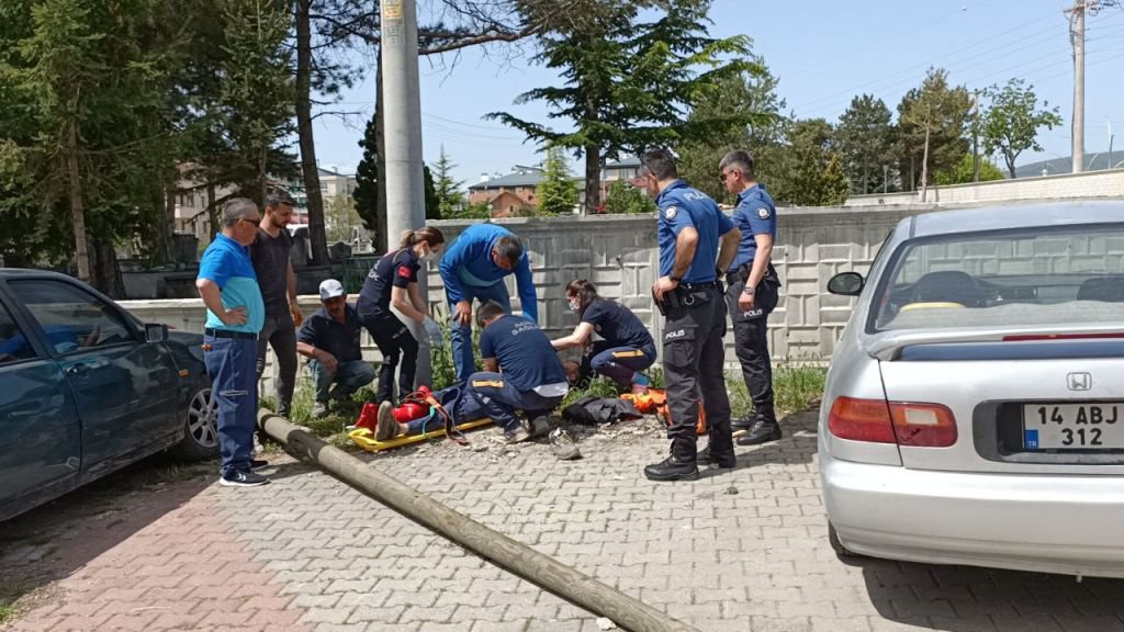 TELEFON DİREĞİ KÖKÜNDEN DEVRİLDİ: 1 YARALI