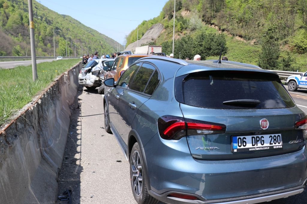 TEM OTOYOLU TRAFİĞE KAPANDI