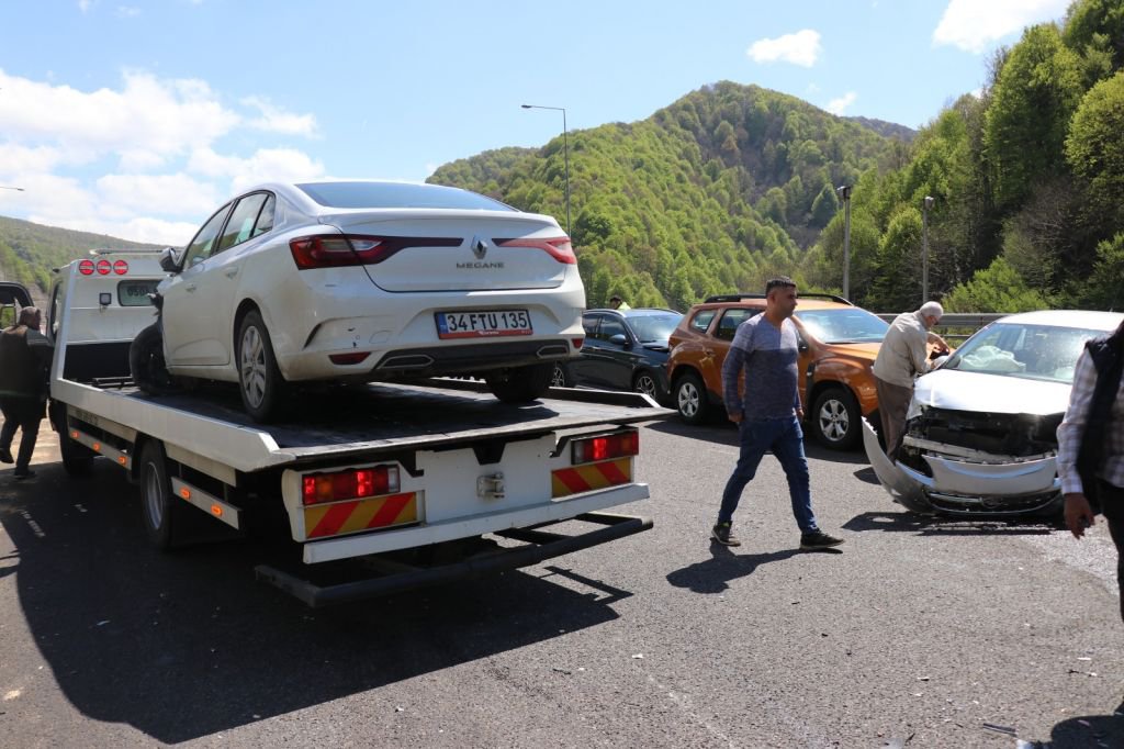 TEM OTOYOLU TRAFİĞE KAPANDI