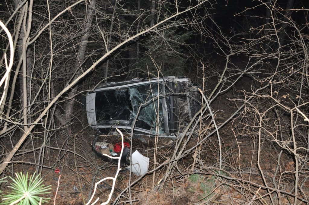 UÇURUMDAN AŞAĞI UÇTU: 2 YARALI