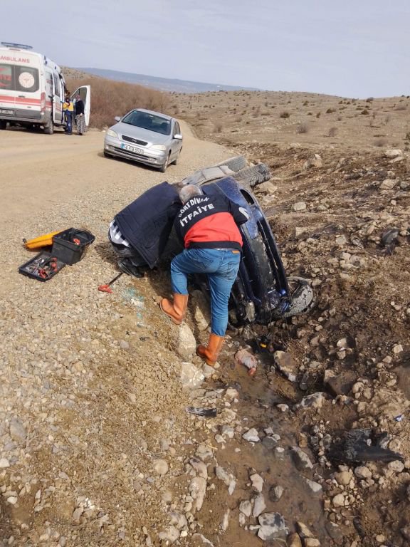 YAYLA YOLUNDA ŞARAMPOLE YUVARLANDILAR: 2 YARALI