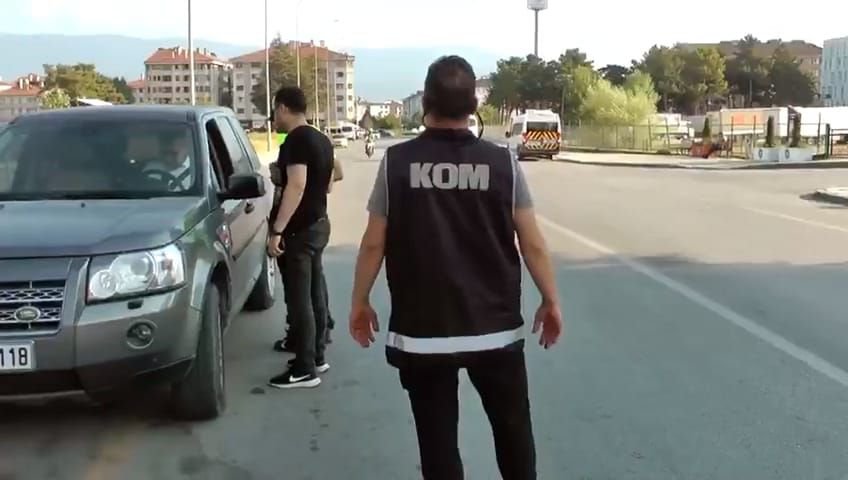 YENİ EMNİYET MÜDÜRÜ TALİMATI VERDİ, KURALLARA UYMAYAN SÜRÜCÜLERE CEZA YAĞDI