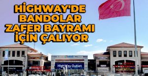 HİGHWAY'DE BANDOLAR ZAFER BAYRAMI İÇİN ÇALIYOR