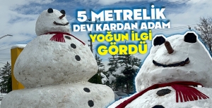 5 METRELİK DEV KARDAN ADAM YOĞUN İLGİ GÖRDÜ