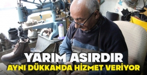 YARIM ASIRDIR AYNI DÜKKANDA HİZMET VERİYOR