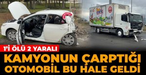 BOLU'DA KAMYONUN ÇARPTIĞI OTOMOBİL KAĞIT GİBİ EZİLDİ… 1 ÖLÜ 2 YARALI
