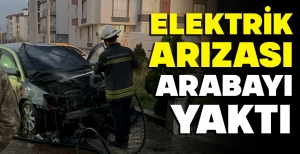 BOLU'DA PARK HALİNDEKİ OTOMOBİL ALEV ALEV YANDI...