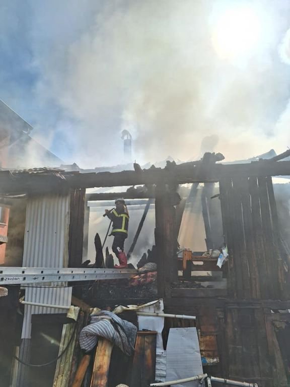 BOLU'DA 2 KATLI EV KÜLE DÖNDÜ