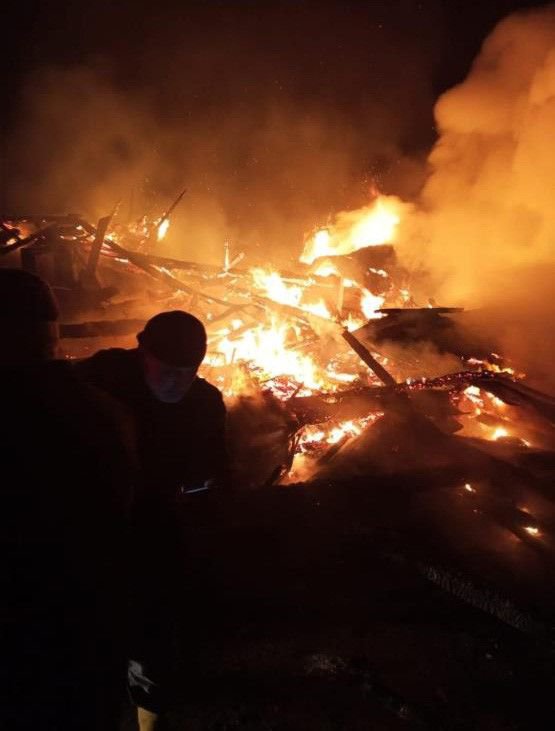 3 KATLI AHŞAP EV KÜLE DÖNDÜ