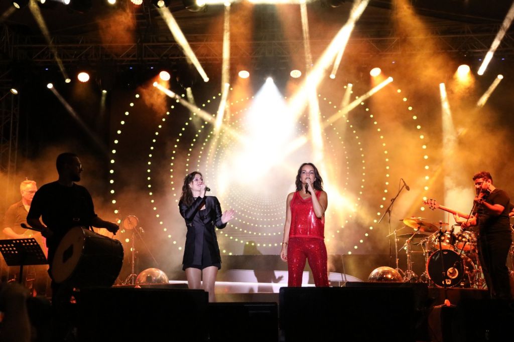 30 AĞUSTOS BOLU’DA COŞKUYLA KUTLANDI... BENGÜ KONSERİNDE VATANDAŞLAR DOYASIYA EĞLENDİ