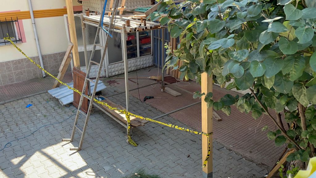 82 YAŞINDAKİ ADAM İSKELEDEN DÜŞTÜ AĞIR YARALANDI... SAATLER SONRA BULUNDU