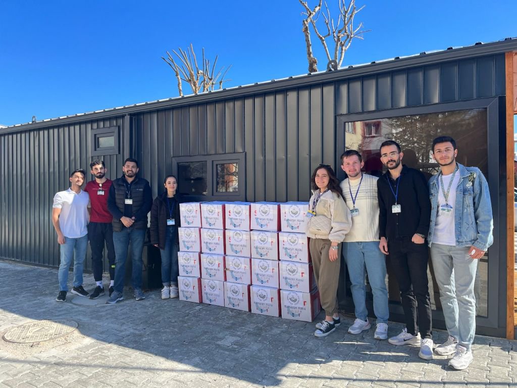 BAİBÜ ÖĞRENCİLERİ GÖNÜLLERE DOKUNDU