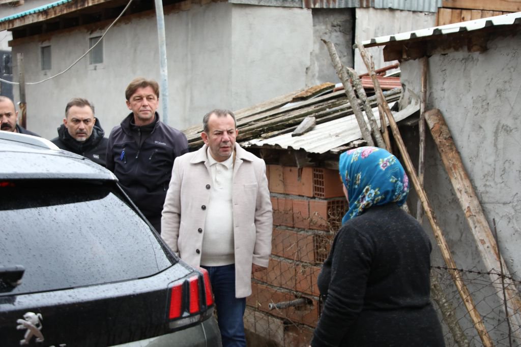 BAŞKAN ÖZCAN’DAN YANGINZEDE AİLEYE GEÇMİŞ OLSUN ZİYARETİ