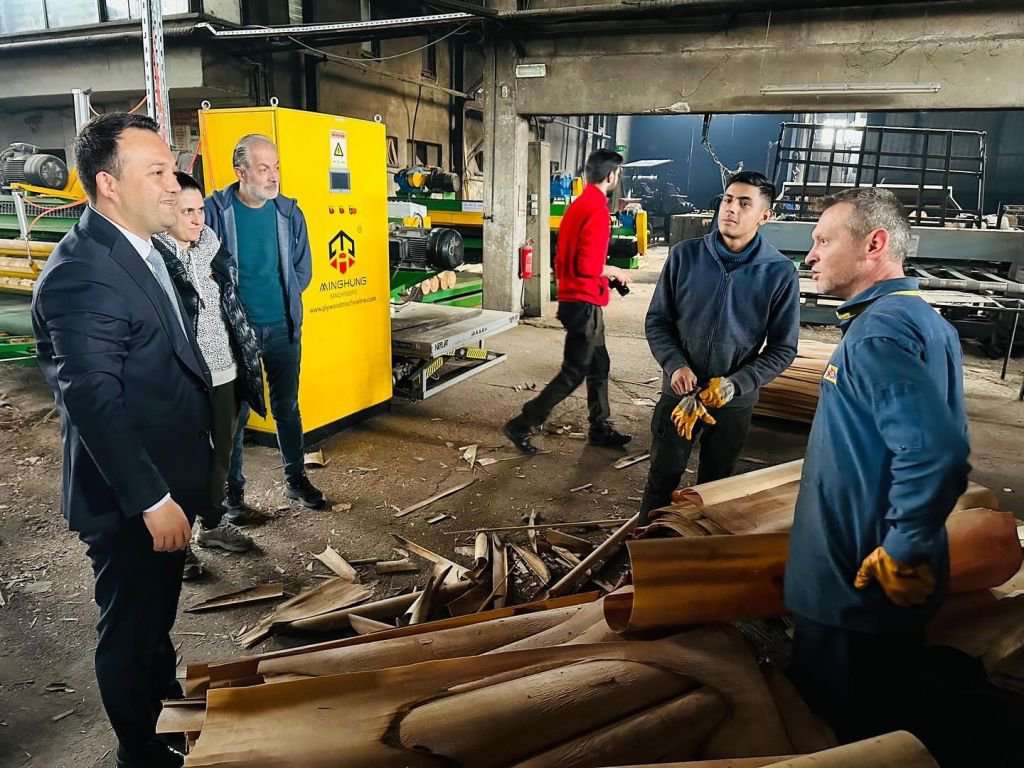 "BELEDİYEDE MİLYONLARCA LİRA İSRAF EDİLDİ"