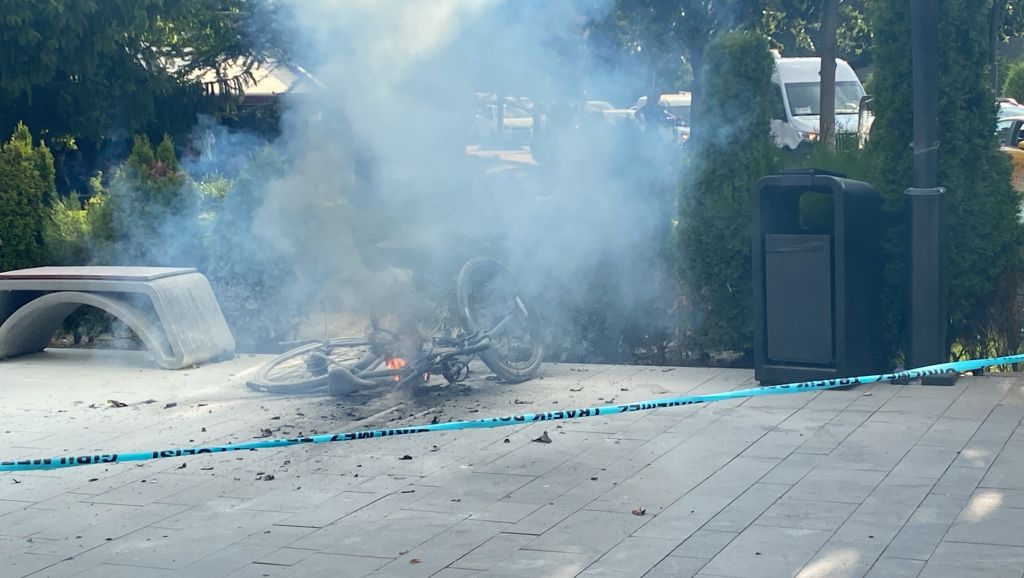 BİSİKLETİN ÜSTÜNDEKİ AKÜ PATLADI: ÇOCUĞUN İMDADINA POLİS YETİŞTİ