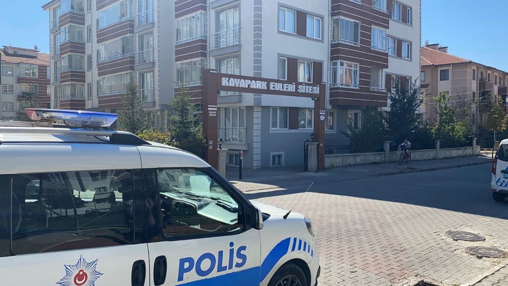 BOLU BELEDİYESİNDEN ÇIKARTILAN GENÇ CANINA KIYDI