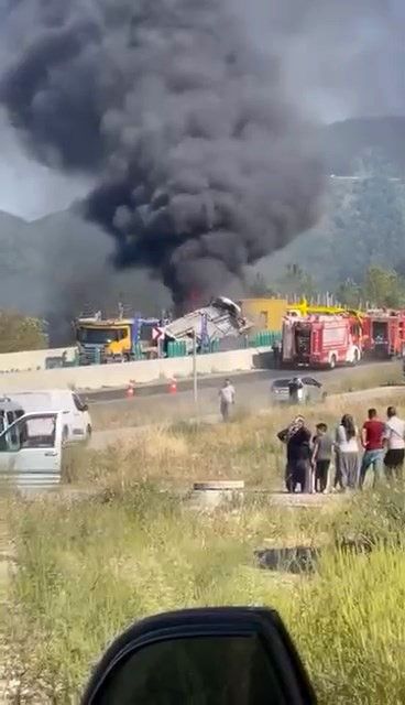 BOLU DAĞI’NDA FECİ KAZA...TIR SÜRÜCÜSÜ  YANARAK CAN VERDİ