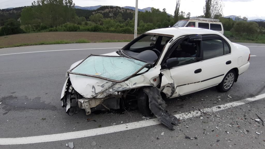 BOLU’DA 2 OTOMOBİL ÇARPIŞTI... 4 YARALI