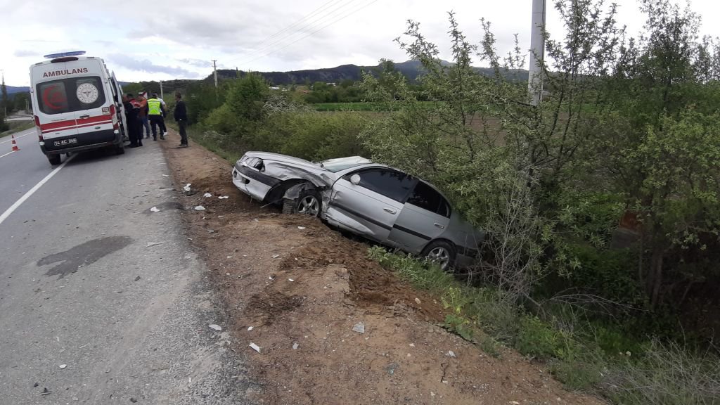 BOLU’DA 2 OTOMOBİL ÇARPIŞTI... 4 YARALI