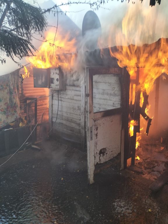 BOLU'DA AHŞAP BARAKA ALEV ALEV YANDI....