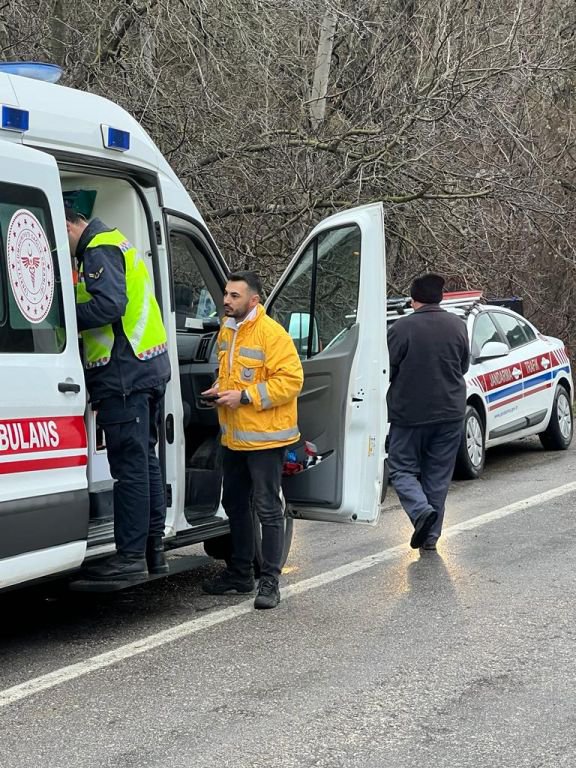 BOLU'DA BOŞ ARAZİYE UÇAN ARACIN SÜRÜCÜSÜ YARALANDI...