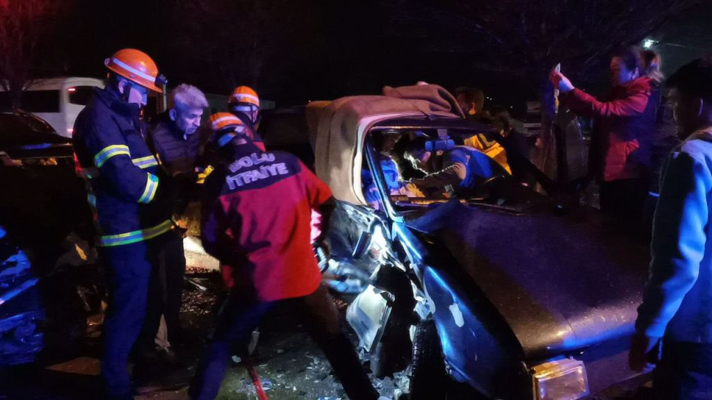 BOLU'DA D-100'DE FECİ KAZA... 6 YARALI... GECENİN SICAK HABERİ