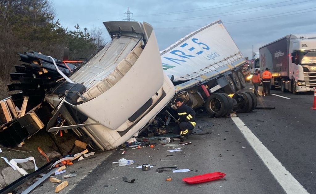 BOLU'DA FECİ KAZA... TIR HURDAYA DÖNDÜ... İŞTE DETAYLAR