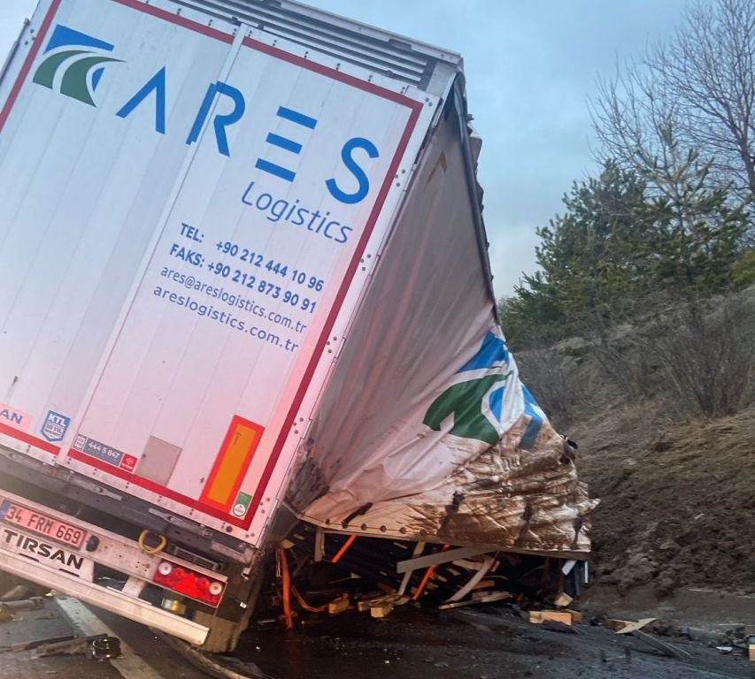 BOLU'DA FECİ KAZA... TIR HURDAYA DÖNDÜ... İŞTE DETAYLAR