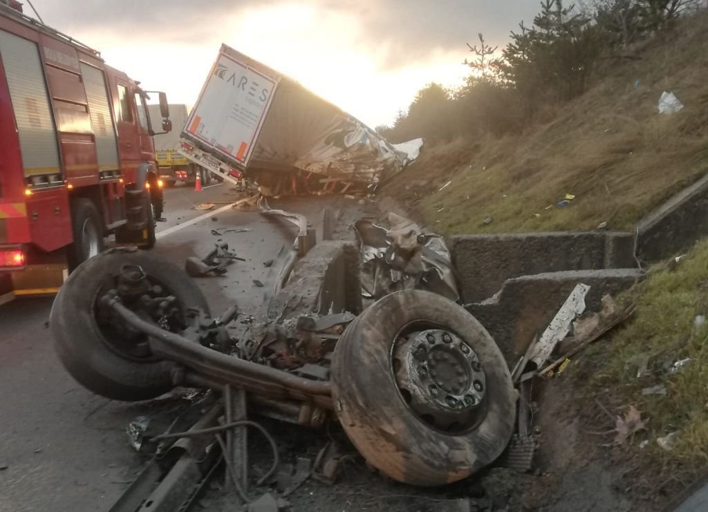BOLU'DA FECİ KAZA... TIR HURDAYA DÖNDÜ... İŞTE DETAYLAR