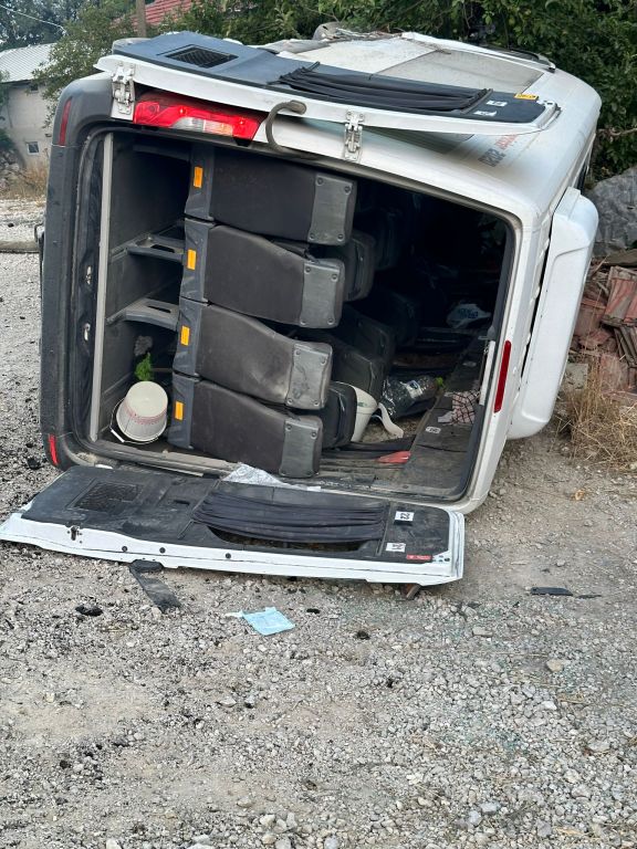 BOLU'DA FECİ KAZA... TRAKTÖR İLE MİNİBÜS ÇARPIŞTI... 15 YARALI...