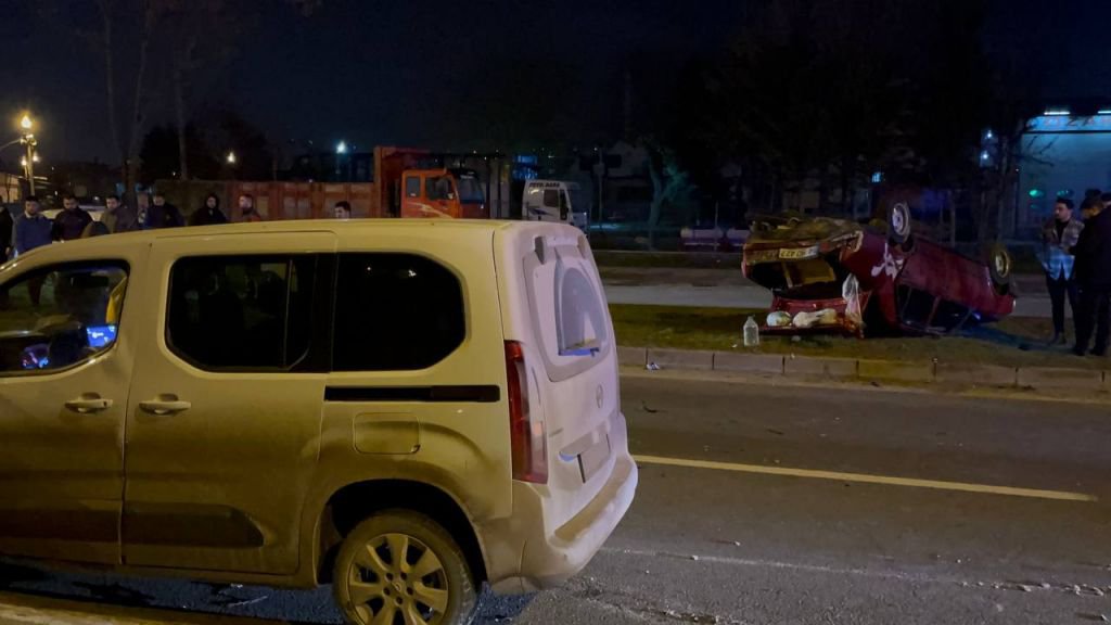 BOLU'DA GECE SAATLERİNDE FECİ KAZA... 1'İ ÇOCUK 3 YARALI...