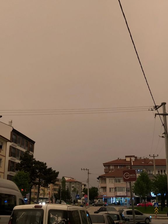 BOLU’DA GÖKYÜZÜ SARIYA BÜRÜNDÜ