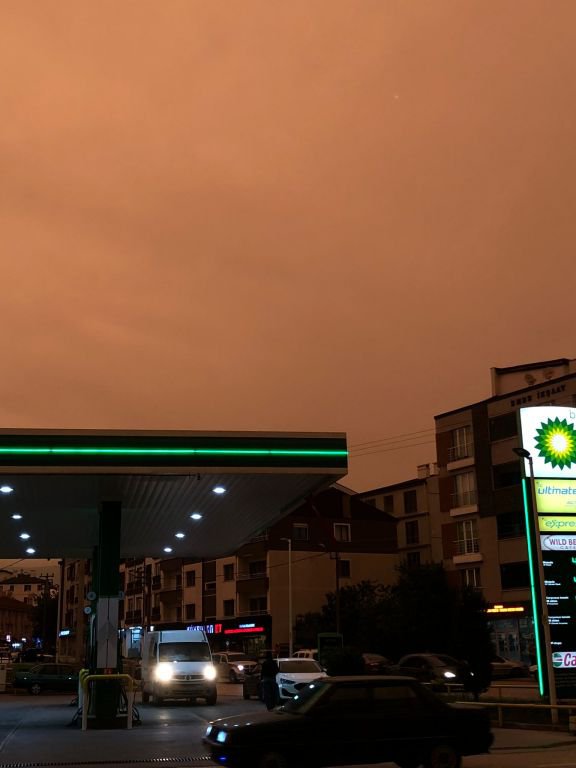 BOLU’DA GÖKYÜZÜ SARIYA BÜRÜNDÜ