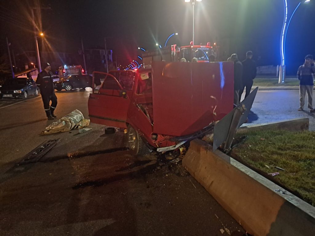 BOLU'DA KANAL YOLUNDA HAREKETLİ GECE.... 1 YARALI... SÜRÜCÜ KAYIP