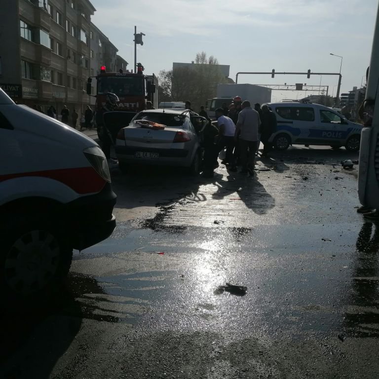 BOLU'DA KORKUNÇ KAZA... YARALILAR VAR