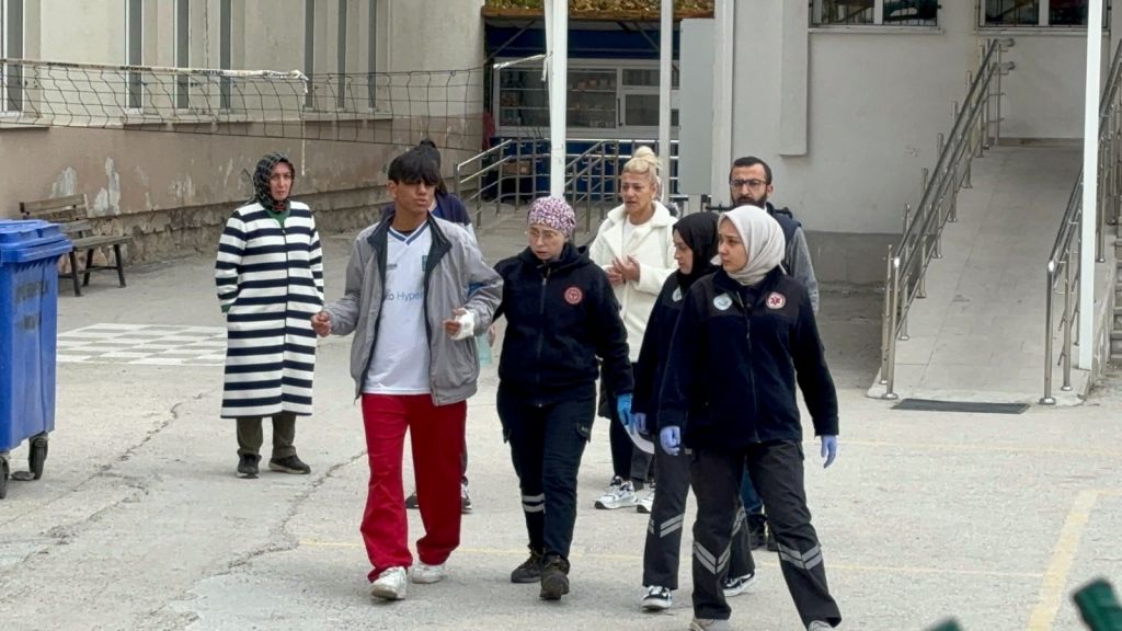 BOLU'DA ORTAOKUL ÖĞRENCİSİ BIÇAKLANDI