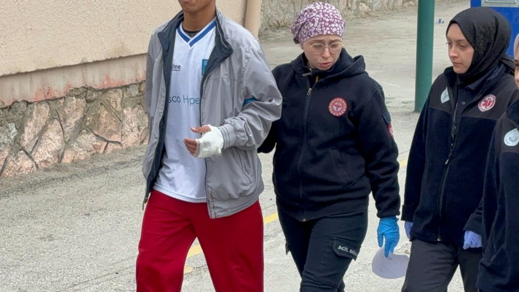 BOLU'DA ORTAOKUL ÖĞRENCİSİ BIÇAKLANDI