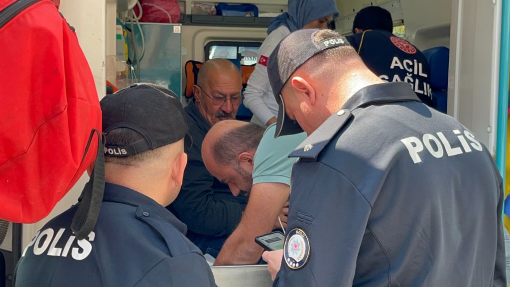 BOLU'DA OTOBÜSTE TARTIŞTIĞI ADAM TARAFINDAN BIÇAKLANDI