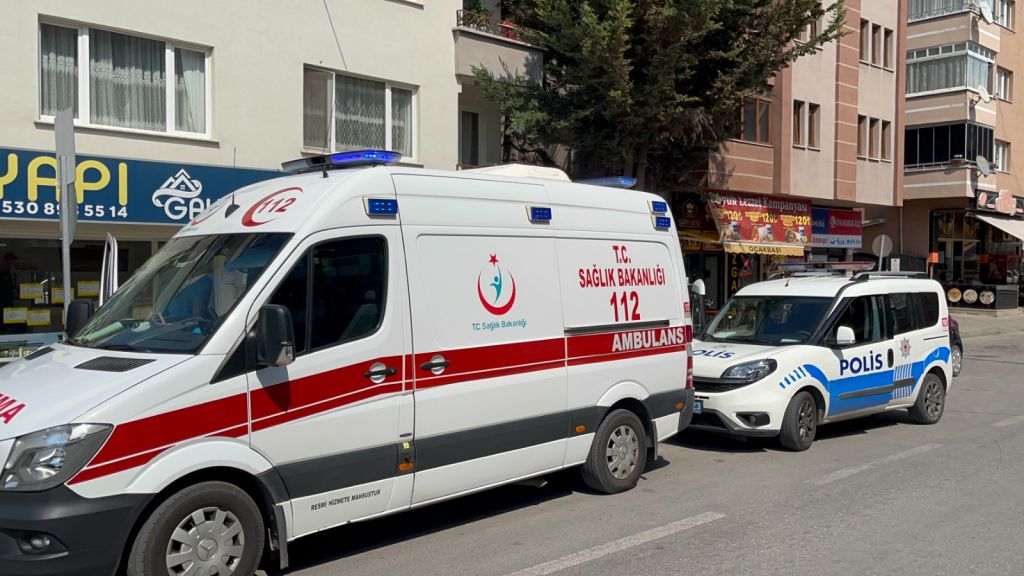 BOLU'DA OTOBÜSTE TARTIŞTIĞI ADAM TARAFINDAN BIÇAKLANDI