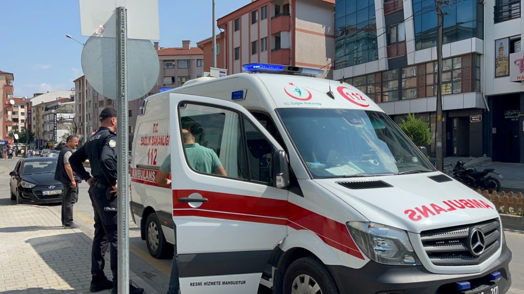 BOLU'DA OTOBÜSTE TARTIŞTIĞI ADAM TARAFINDAN BIÇAKLANDI