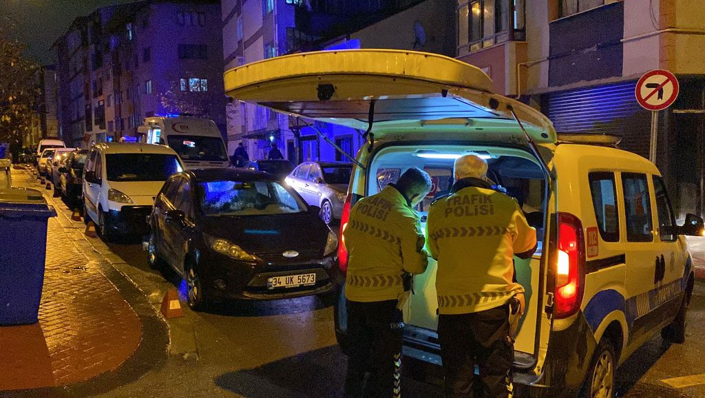 BOLU'DA TERS YÖNE GİRDİ... OLANLAR OLDU... 2 YARALI...